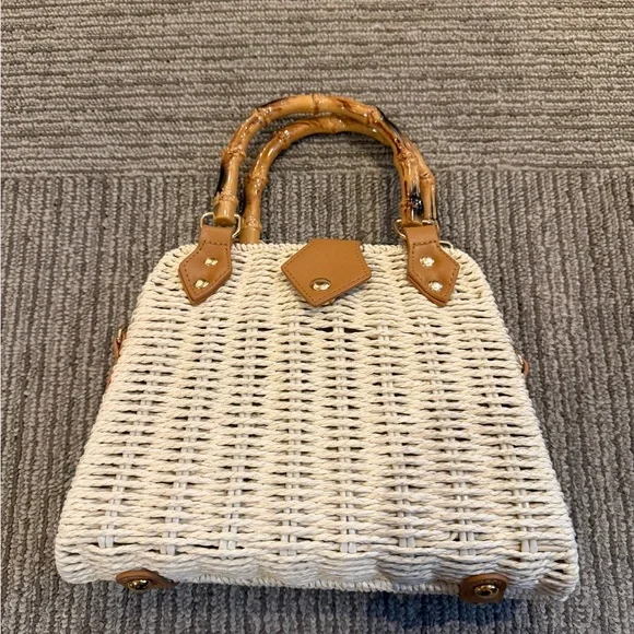 Elegant Tan Woven Handbag - Picture 1 of 3